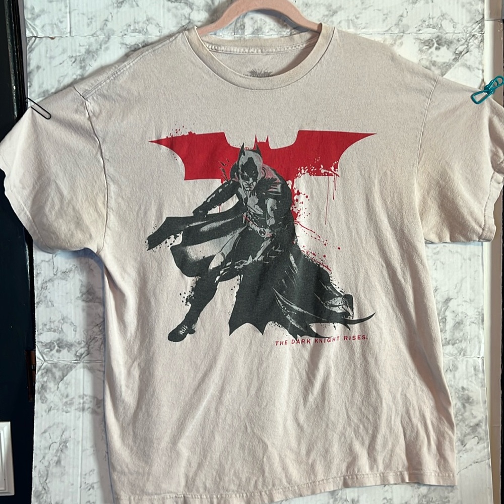 Men’s The Dark Knight Rises Tee Size XL Batman DC Comics Tan‎